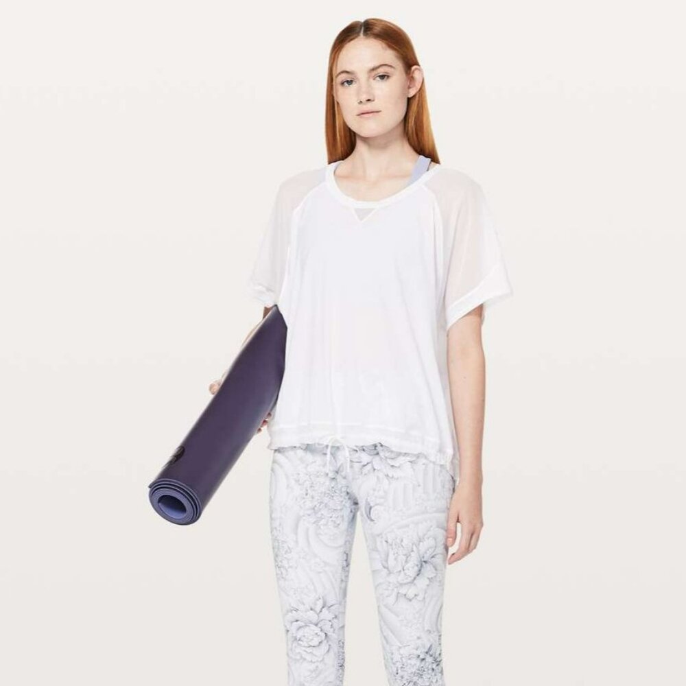 Lululemon Final Count Tee, White, Size 4(?) Oversized, fits Small/Medium